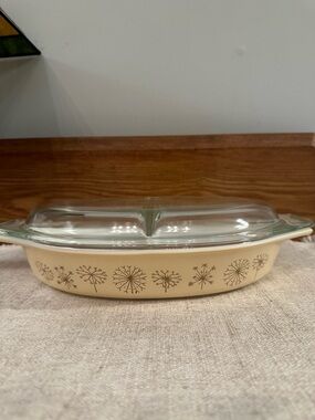 Pyrex Dandelion dish with lid